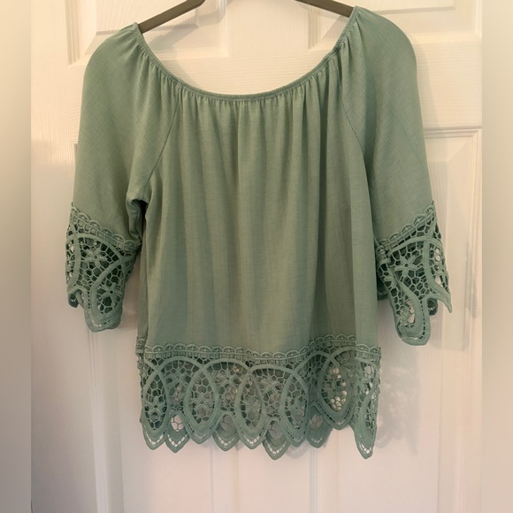 NWOT, Love Sage Med. Green Lace Accent Blouse - Picture 2 of 6